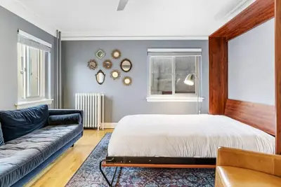 Image de Central Downtown Studio w/Vintage Charm near Train