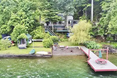 Image de Magical lakefront treehouse, minutes to downtown