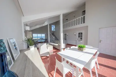 House On The Beach, Foz