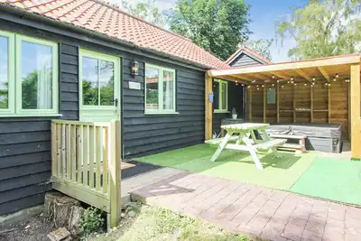 Image de Lord Derby, Cottage with pool & hot tub, tranquil setting, 20min from Southwold