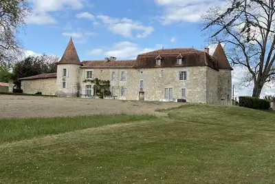 Image de 15th century French castle within 260 acre estate