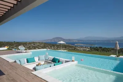 Image de Villa Elagancia - next to Marathi beach.