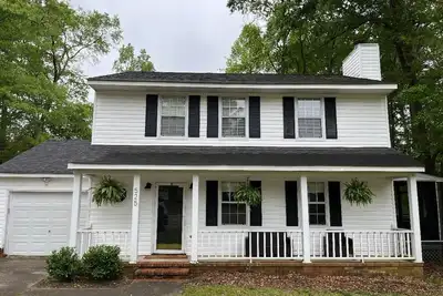Image de Newly Renovated Southern Style Home - 15 minutes to Augusta National Golf Course