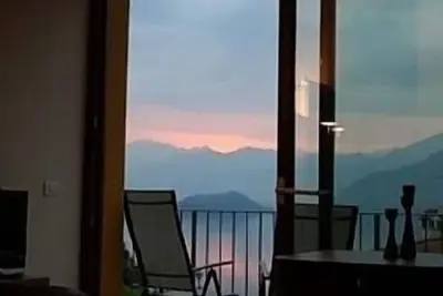 Image de Private Pool and Expansive Lake Views