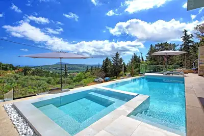 Image de Villa Kallos - Villa flambant neuve avec piscine privée pour des vacances en Crète