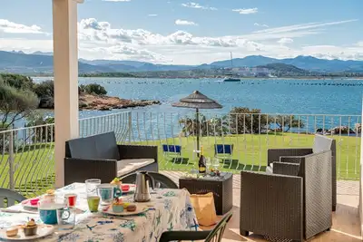 Image de Casa Sun Bay avec accès direct à la mer et plage privée - Sardinia Unlimited