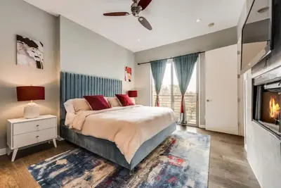 Stunning Oak Lawn Oasis ~ Roofdeck ~ Chefs Kitchen