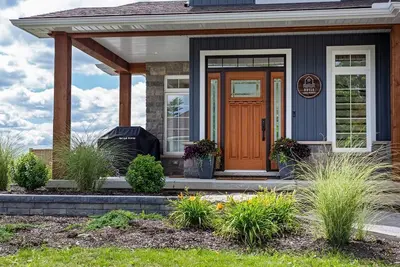 Image de Lux Lake House on Private Beach + Peloton