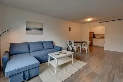 Spacious 1 bedroom, with balcony, Laval, all incl