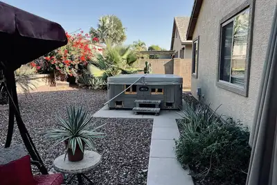 Image de Spacious 3 Br close to Stadium!