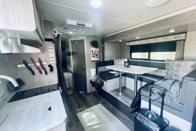 Image de New Private Travel Trailer on Nice property- Sleeps 6