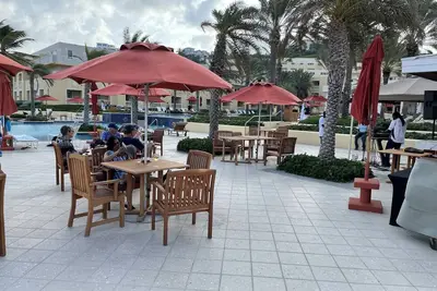 Image de Penthouse condo with full ocean view