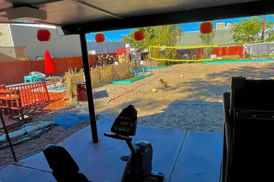 Image de Movie Theater + Game Nights + Volleyball Court + Firepit