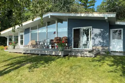 Image de Cozy Cottage with private beach front on Lake Huron- short drive to Tawas City!