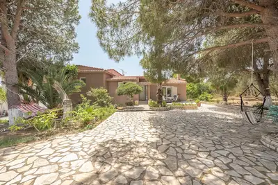 Image de Castle's Nest 1- Relaxing time in an olive grove