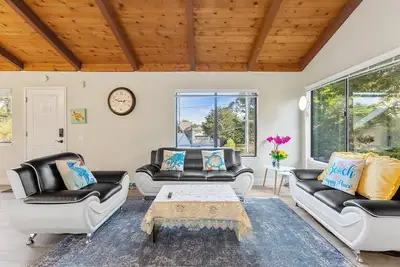 Image de Coastal Retreat - 3, 000 sqft, Pets Ok, Walk 2 Beach & Tidepools, Surf, see Seals