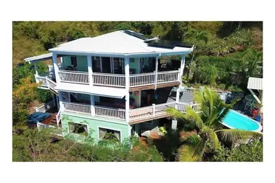Image de 5 Large Bedrooms/5 Bathrooms. Private Pool, Stunning Ocean Views.