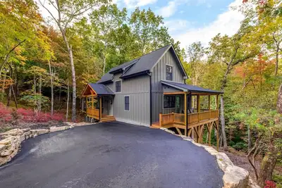 Image de *New* Modern Mountain Retreat - Golf-Pickleball-Lakes-Hike-Bike