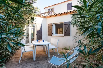 Image de Gb1-1001 T2 en rez-de-jardin, piscine collective, Wifi