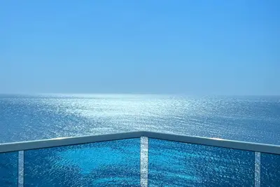 Image de Beach Front Brand New Condo