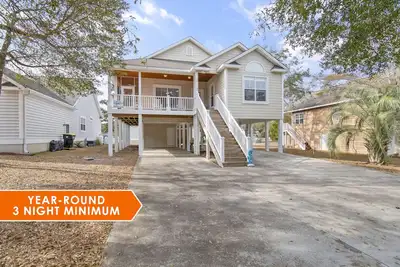 Image de \"Old Ferry Coastal Retreat\" is a 3 bed / 2 bath mainland home!