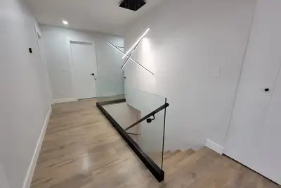 Image de Family Friendly 4 Br Home w\/ Huge Patio & Bbq near Bus and Skytrain Station