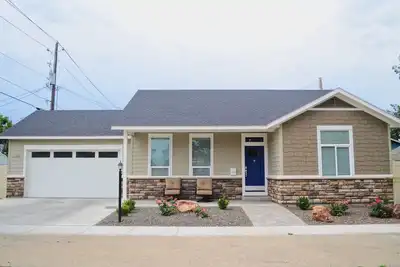 Image de Beautiful & clean 2 Bed/2 bath home in downtown Meridian!