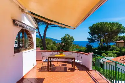 Large three-room apartment with large terrace overlooking the sea, at few meters from the beach of N