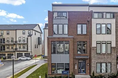 Image de Beautiful Modern Townhome with rooftop