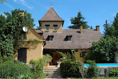 Image de Villa avec piscine chauffée et grand jardin
