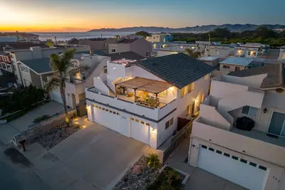 Image de Steps Away From Pismo Beach with Poker/Foosball Table/Ev Charger/Bbq grill
