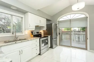 Image de *Rare* Luxury Home w/ Jacuzzi near Uwo & Downtown