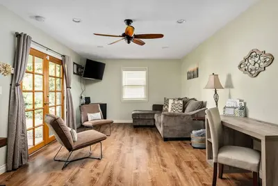 Image de Splendid Location, Single Level, Pet Friendly, Huge Fenced Yard, Bbq, Games, Next to School Fields