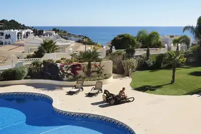 Image de Beach Apartment with Ocean Views for up to 5 guests