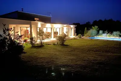 Image de Villa avec piscine sur 4000m², 9 pers, référencée à Office Tourisme Rodez, 4*