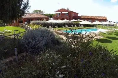 Image de Cozy apartment with private 4-seater terrace.