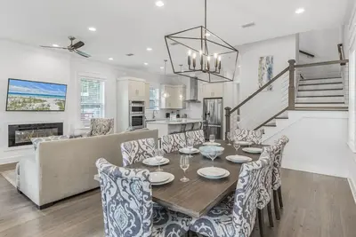 Image de Pet-Friendly 30a Escape – Pool, Free Golf, Sleeps 17 - Near Beach