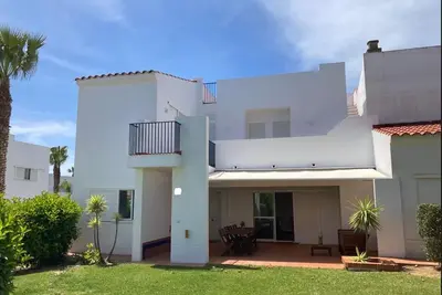 Image de Paradise to practice Golf, Surf, Horse Riding or Bicycle