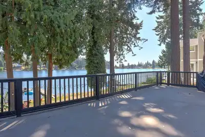 Image de Karmen's Lake Cottage A1