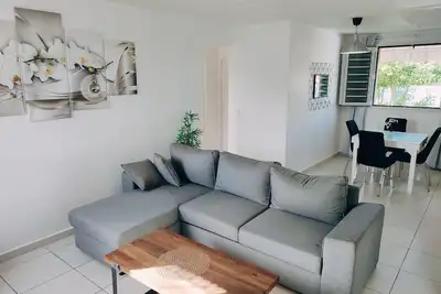 Image de Villa familliale à 3 minutes à pieds  de la plage.