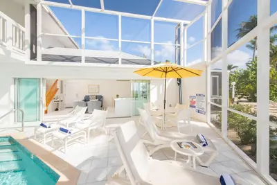 Image de Pools of the Kai 11: Beach Condo w/ Heated Pool Atrium in Cayman Kai