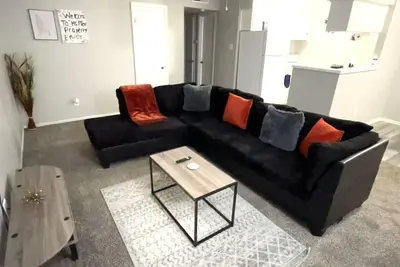 Image de Beautiful 2 Br 5 Mins Away From The Nasa