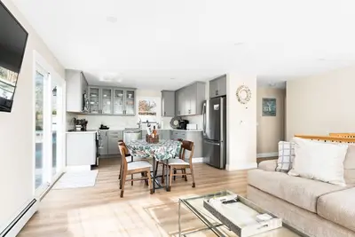 Image de New* Remodeled private 3br/2ba w/neighborhood beach