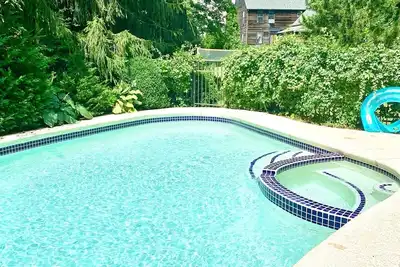Image de Stroll to beach at charming, historical, rustic home w/expansive yard & pool.
