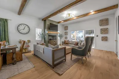 Image de 7 Bedrooms | 6. 5 Bathrooms | Hot Tub | 10 Beds