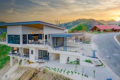Image de Sweeping Views - Gated Community - Gym/Pickleball/Tennis included!