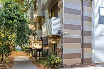Image de Luxurious Brownstone Retreat - Walk to Dt\/Golden1