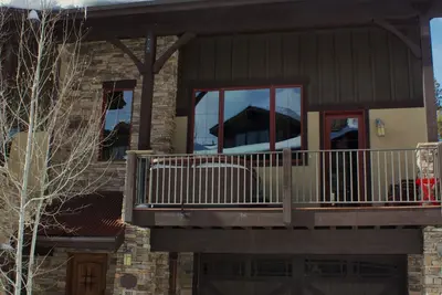 Image de Relax in our beautiful 4 bedroom luxurious Mountain Getaway Home!