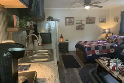 Image de Americana Country Cabin - Sleeps 4 - Near Dale Hollow Lake and Parks