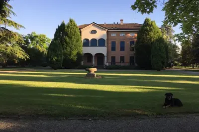 Image de Villa Madonnina is a charming villa with tennis court, soccer field and bocce court.